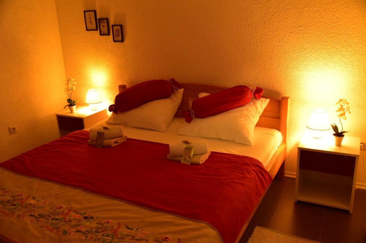 Apartment Bobic Licko Petrovo Selo Dış mekan fotoğraf
