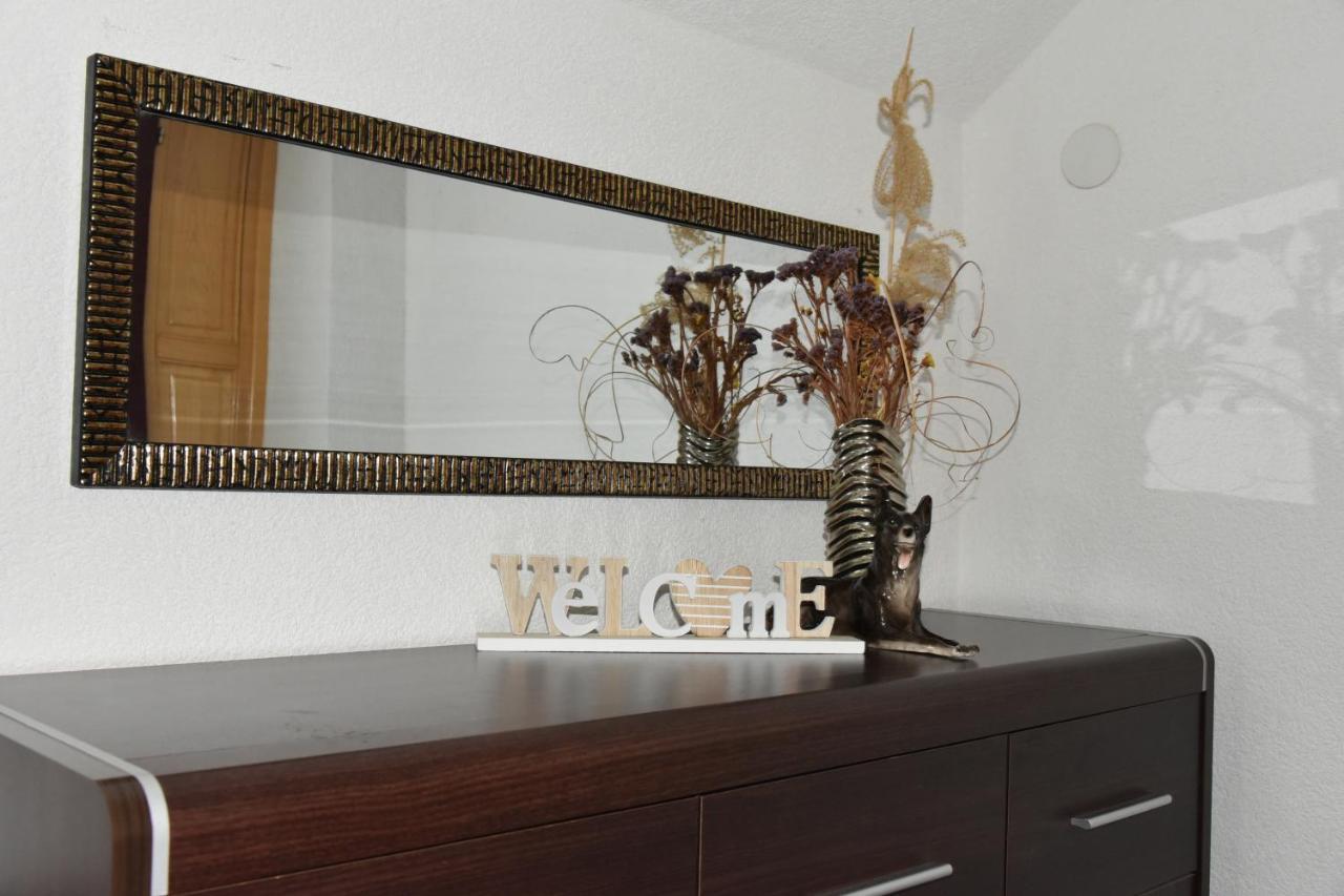 Apartment Bobic Licko Petrovo Selo Dış mekan fotoğraf