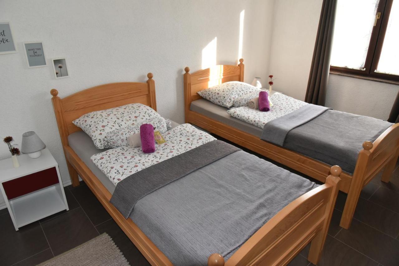 Apartment Bobic Licko Petrovo Selo Dış mekan fotoğraf