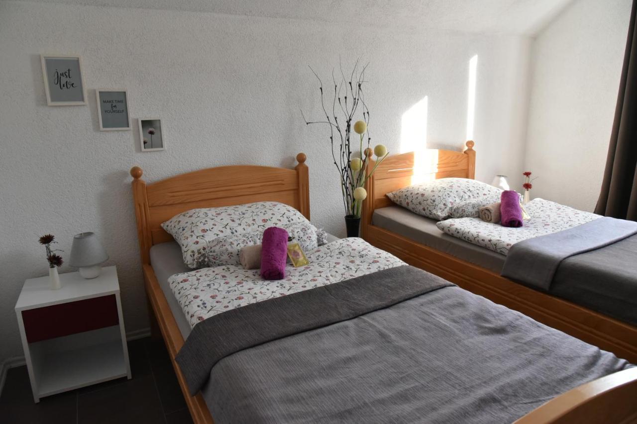 Apartment Bobic Licko Petrovo Selo Dış mekan fotoğraf