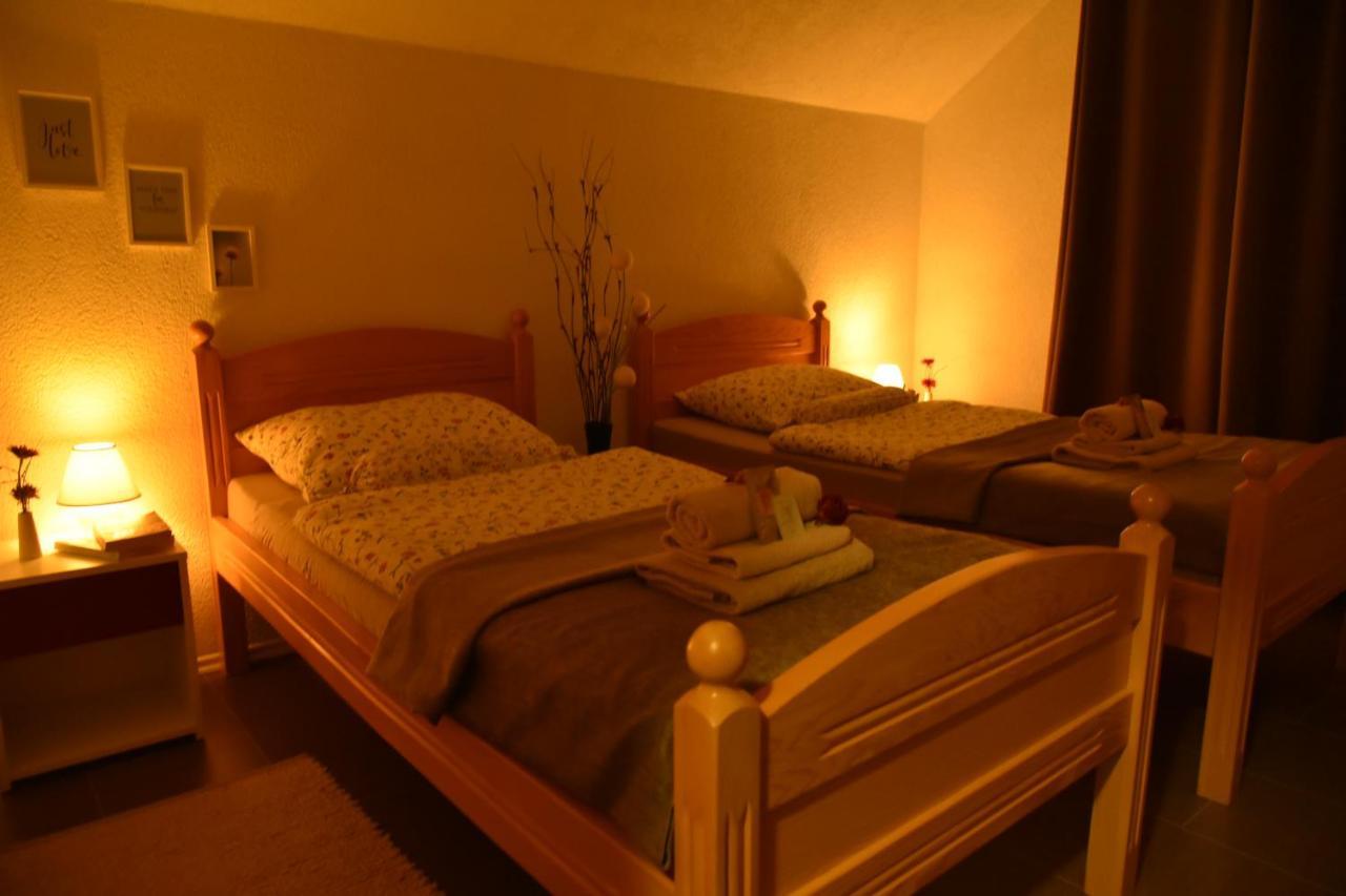 Apartment Bobic Licko Petrovo Selo Dış mekan fotoğraf